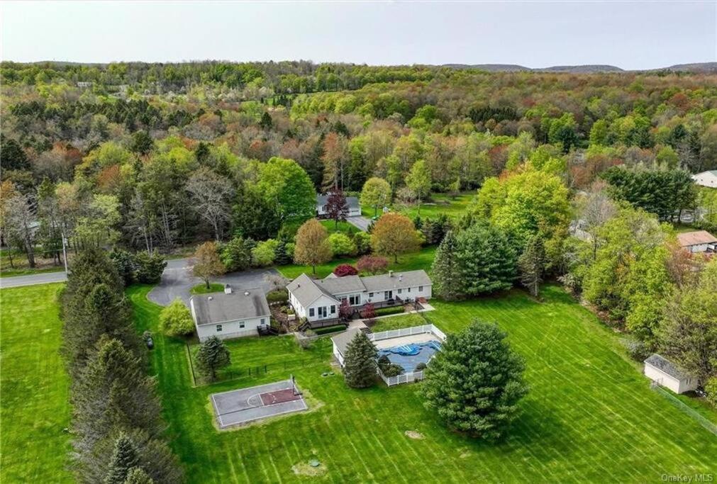 Escape To The Catskills Liberty Exterior photo